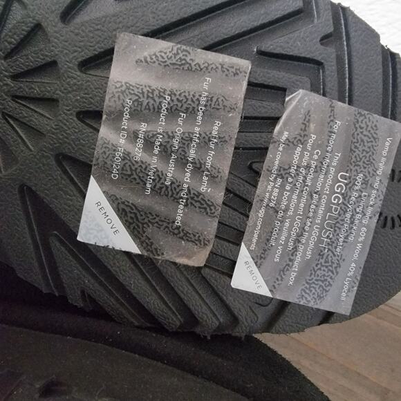 Ugg Women Sz 7 Classic Short Mini Crescent Black Ankle Boot Lamb Cuffable NEW - Picture 6 of 13